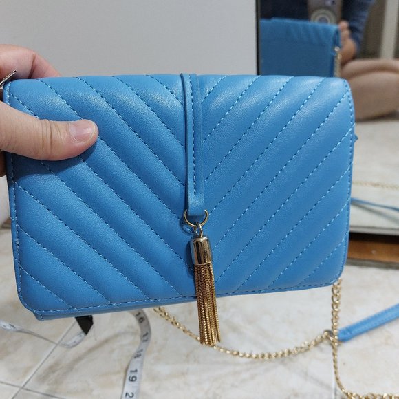OLIVIA MILLER Easy On Slip On Messenger Style Handbag Beautiful Blue Gold Tassel - Picture 10 of 10